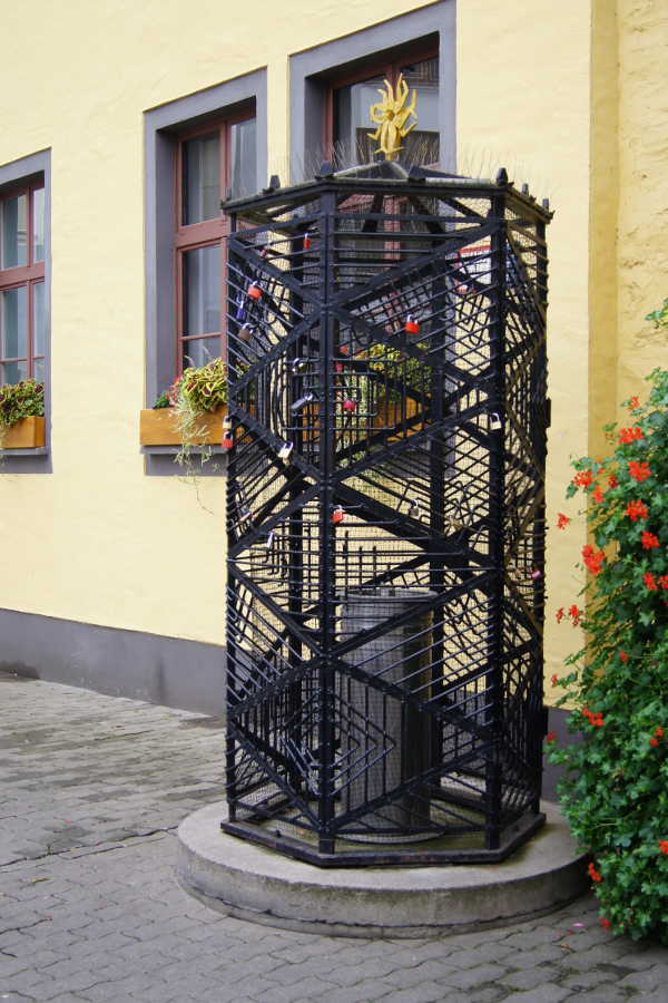 Brunnen mit Gitter
