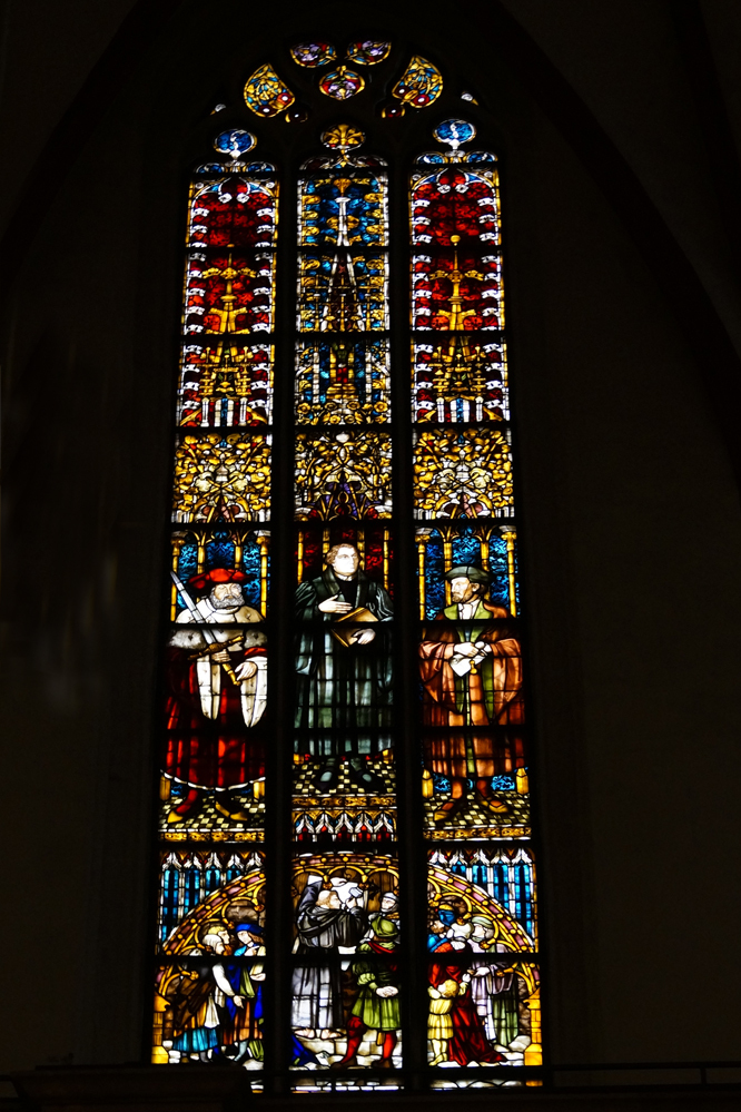 Die Thomaskirche, Fenster mit Lutherbild