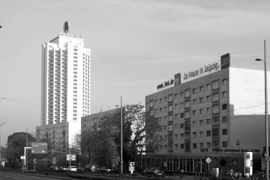 Georgiring mit dem Hochhaus Wintergartenstraße im Hintergrund