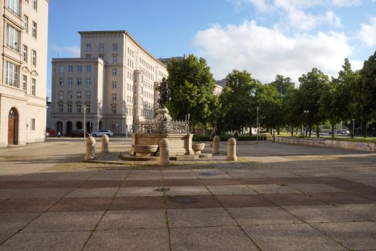 Ringbebauung mit Mägdebrunnen