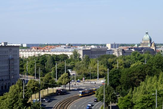 Roßplatz mit der Städtischen Bibliothek  im Hintergrund