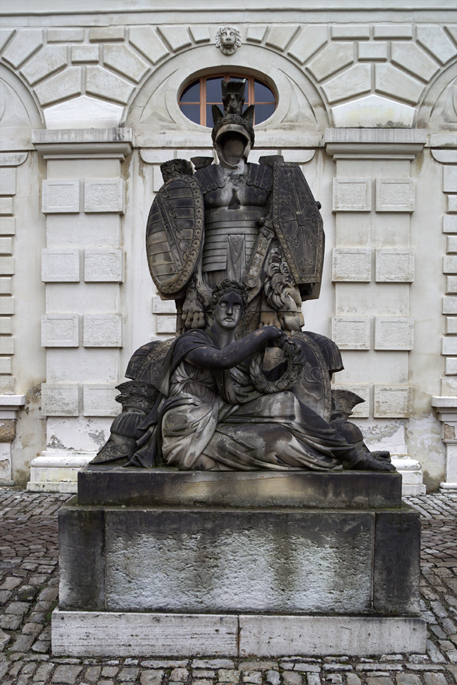 Skulptur im Innenhof des Schlossmuseums